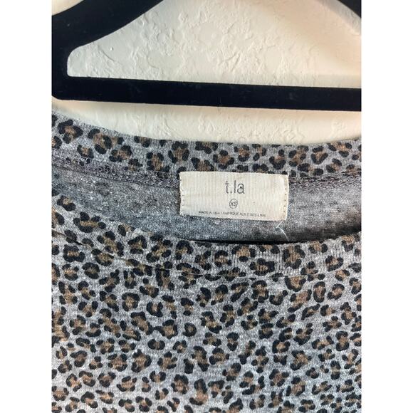 Anthropologie t.la Animal Print Chelsea Ruffled Tee - Size XS - Picture 3 of 6